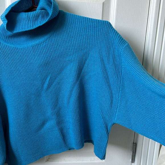 H&M Divided cropped sweater with boxier fit and wider sleeves - Picture 4 of 7